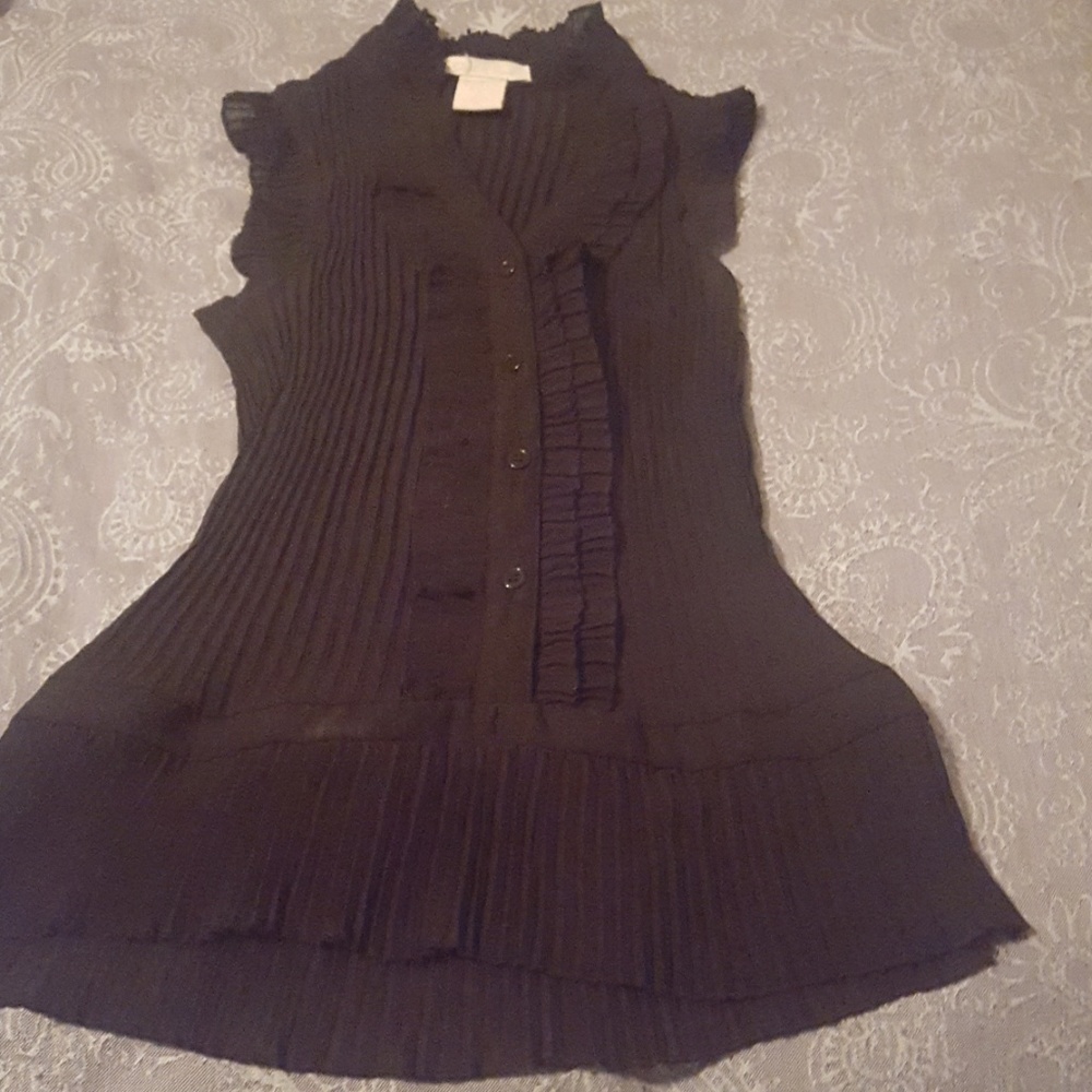 Black sleeveless blouse